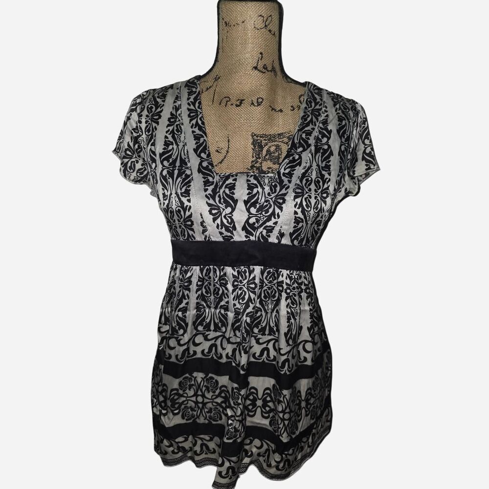 White House Black Market 100% Silk Baroque Print Blouse Fitted Peplum S
